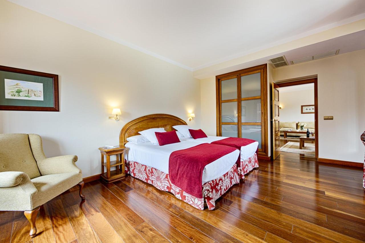 Azz Penafiel Las Claras Hotel & Spa ภายนอก รูปภาพ