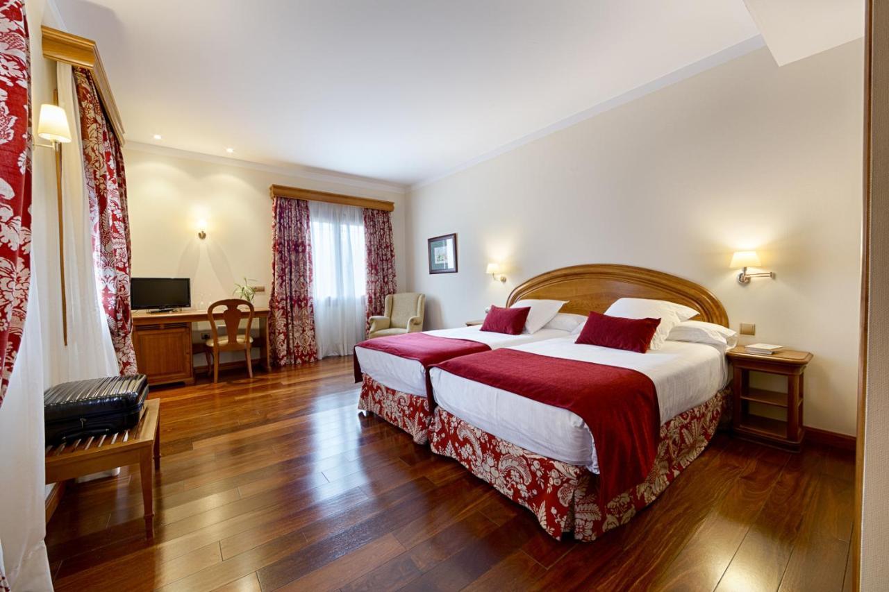 Azz Penafiel Las Claras Hotel & Spa ภายนอก รูปภาพ
