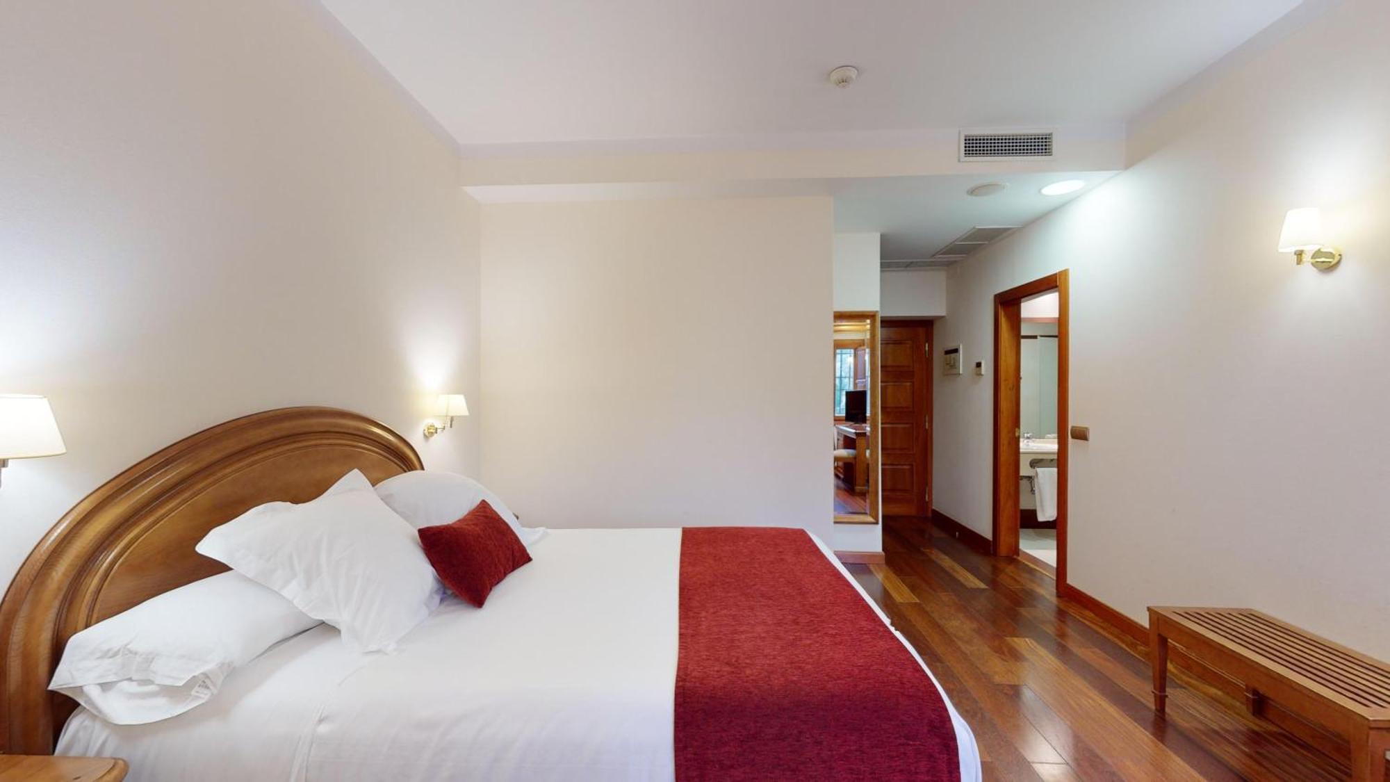 Azz Penafiel Las Claras Hotel & Spa ภายนอก รูปภาพ