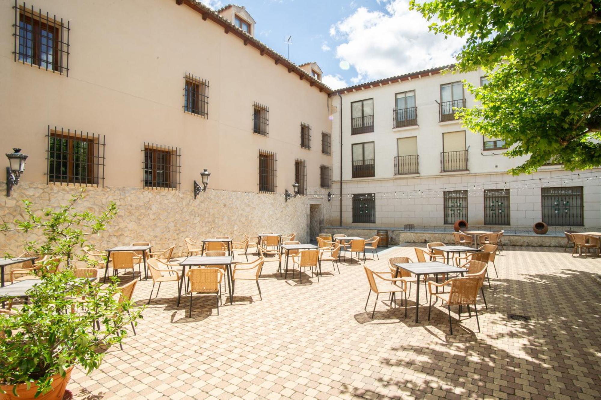 Azz Penafiel Las Claras Hotel & Spa ภายนอก รูปภาพ