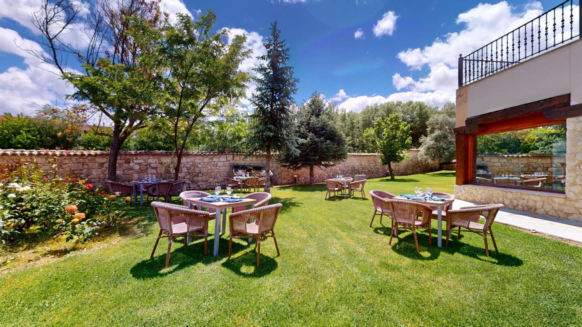 Azz Penafiel Las Claras Hotel & Spa ภายนอก รูปภาพ