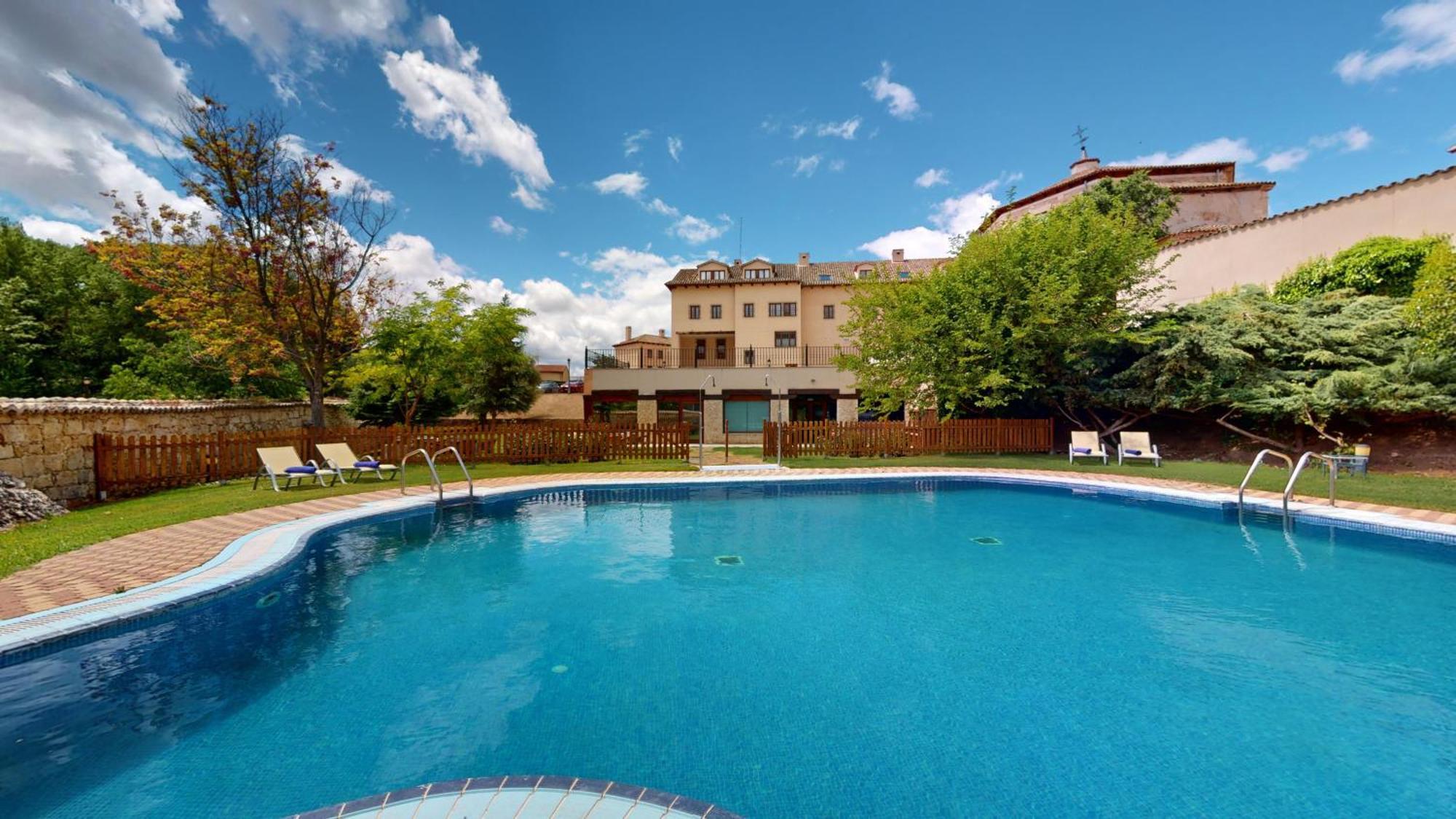 Azz Penafiel Las Claras Hotel & Spa ภายนอก รูปภาพ