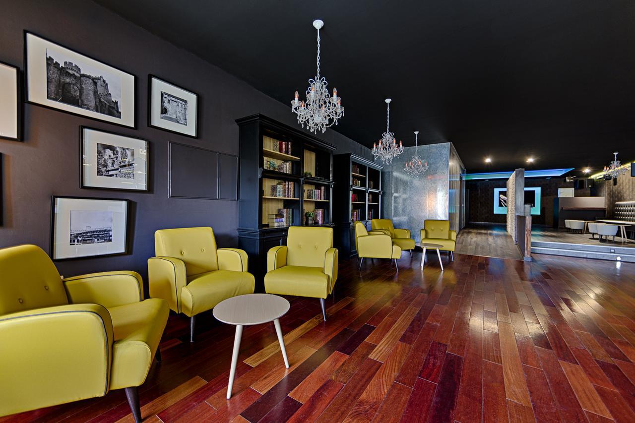 Azz Penafiel Las Claras Hotel & Spa ภายนอก รูปภาพ