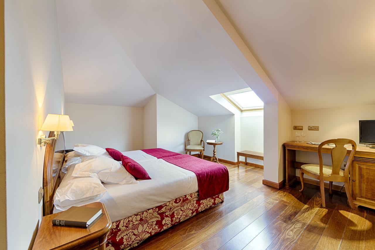 Azz Penafiel Las Claras Hotel & Spa ภายนอก รูปภาพ